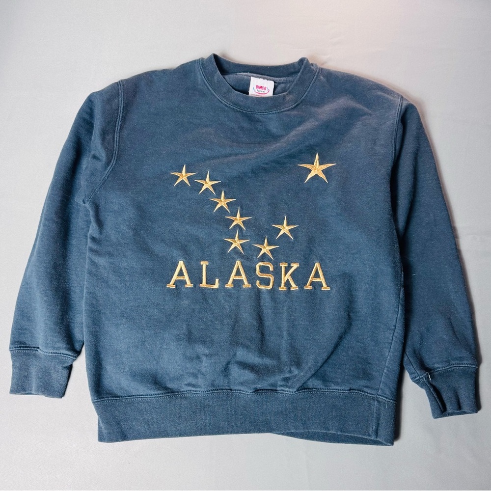 Vintage 90’s  Alaska Embroidered Pullover Sweetshirt